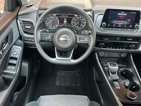 Used 2023 Nissan Rogue SV image 14