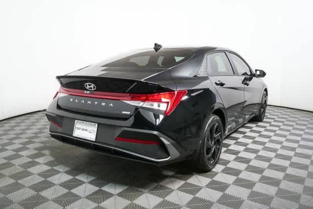 New 2026 Hyundai Elantra SEL FWD image 4