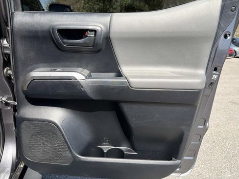 Used 2016 Toyota Tacoma SR5 w/ SR5 Appearance Package (SN) image 17