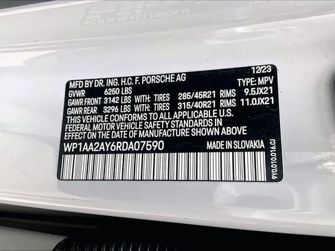 Used 2024 Porsche Cayenne image 34