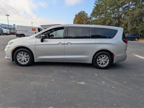 New 2026 Chrysler Pacifica Select image 6