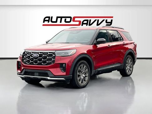 Used 2025 Ford Explorer Platinum image 3