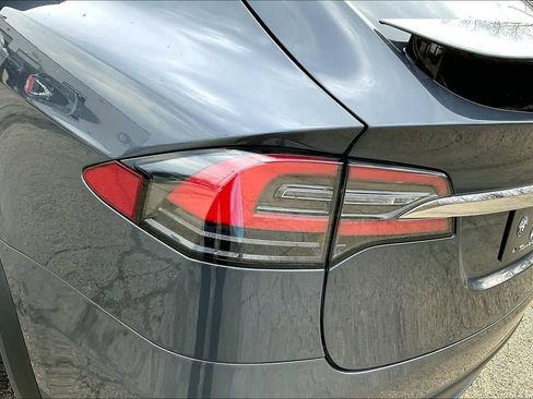 Used 2020 Tesla Model X Long Range image 23