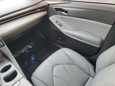 Used 2020 Toyota Avalon XLE w/ Moonroof Package image 9