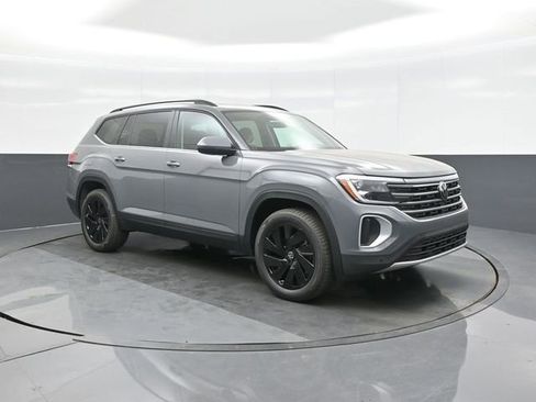 New 2026 Volkswagen Atlas SE image 1