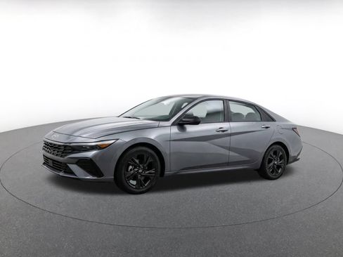 Used 2026 Hyundai Elantra Sport FWD image 3