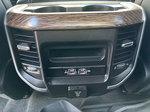 Used 2020 RAM 1500 Laramie image 32