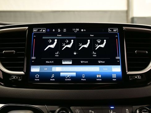 Used 2023 Chrysler Pacifica Touring-L FWD image 22
