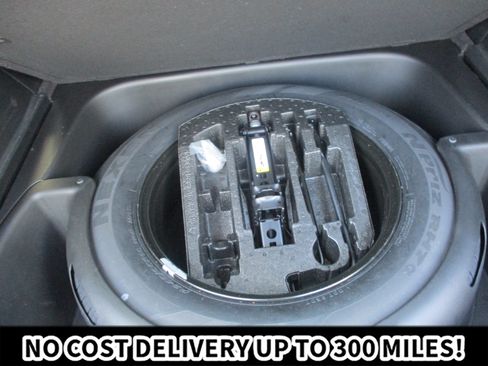 Used 2021 Jeep Grand Cherokee Limited w/ Premium Lighting Group AWD/4WD image 11