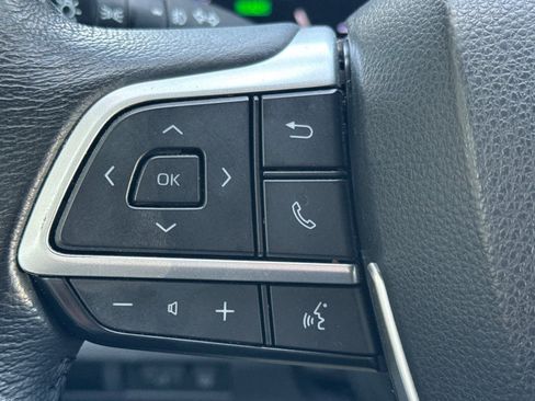 Certified 2023 Toyota Sienna XLE image 33