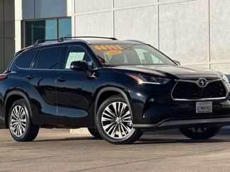 Certified 2022 Toyota Highlander Platinum video 2