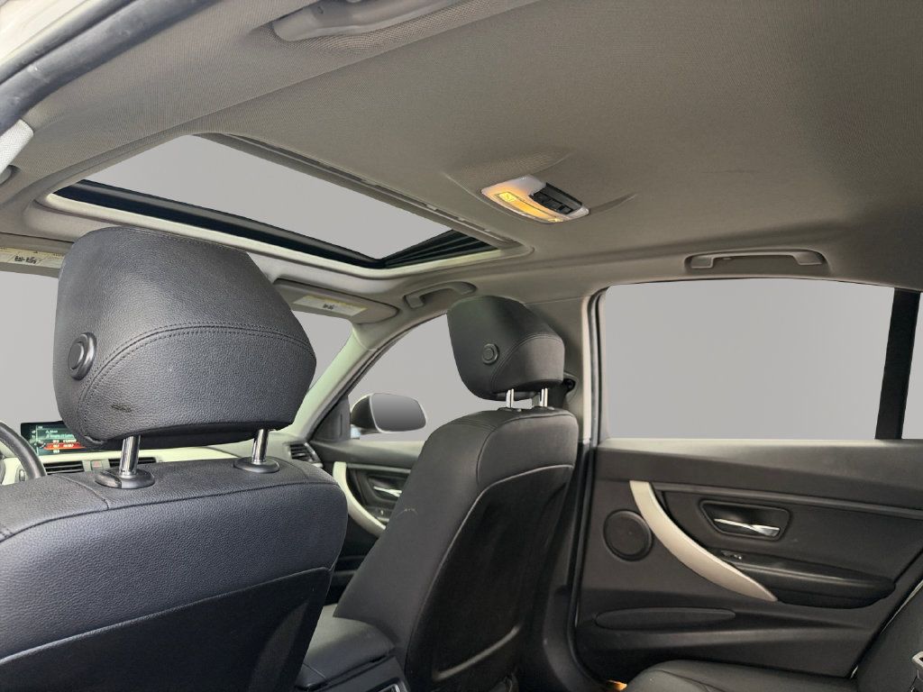 Used 2017 BMW 320i Sedan RWD image 18