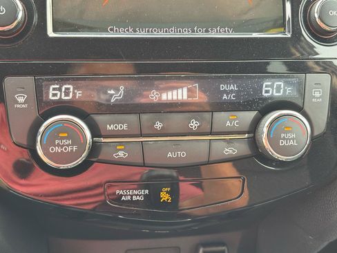 Used 2019 Nissan Rogue SV AWD/4WD image 26