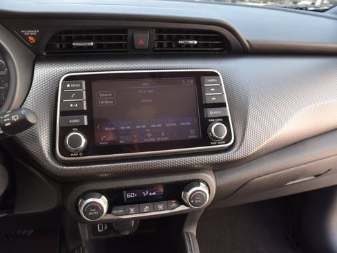 Used 2018 Nissan Kicks SV FWD image 60