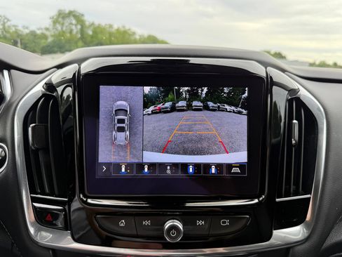 Certified 2021 Chevrolet Traverse LT w/ LT Premium Package AWD/4WD image 33
