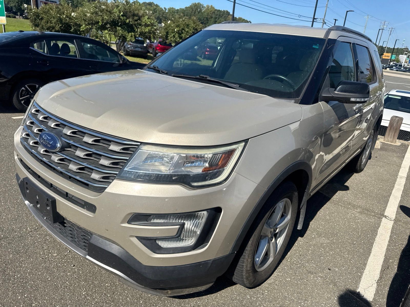 Used 2017 Ford Explorer XLT AWD/4WD image 16