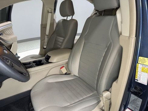 Used 2018 Ford Taurus SE FWD image 13