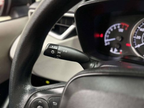 Used 2022 Toyota Corolla LE FWD image 30