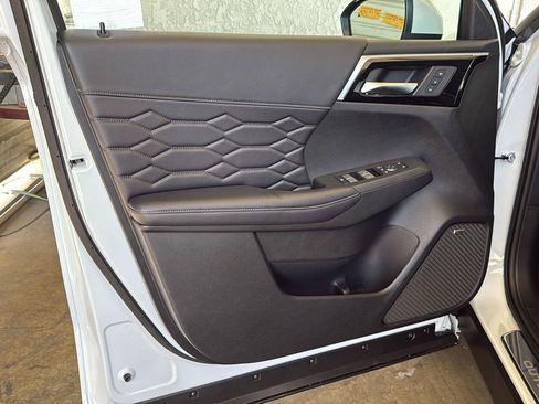 New 2026 Mitsubishi Outlander SEL FWD image 30