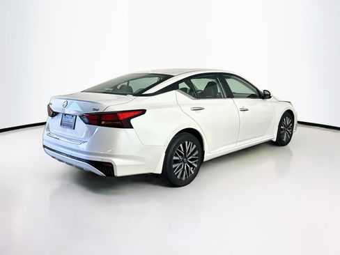 Used 2023 Nissan Altima 2.5 SV FWD image 9
