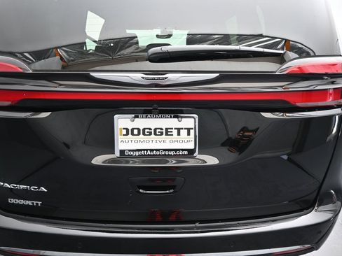New 2026 Chrysler Pacifica Select image 25