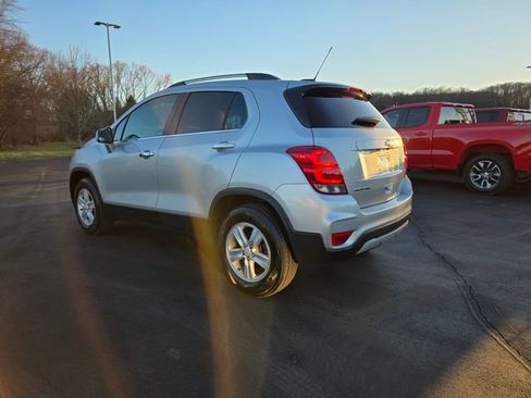 Used 2017 Chevrolet Trax LT w/ LT Convenience Package image 2