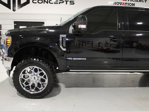 Used 2019 Ford F250 Lariat w/ Lariat Ultimate Package AWD/4WD image 5