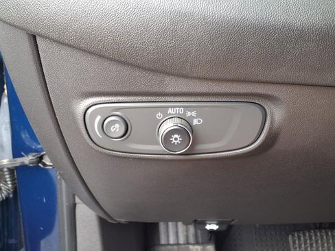 Used 2022 Chevrolet Equinox LS w/ LS Convenience Package image 17