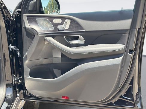 Used 2023 Mercedes-Benz GLS 580 4MATIC image 33