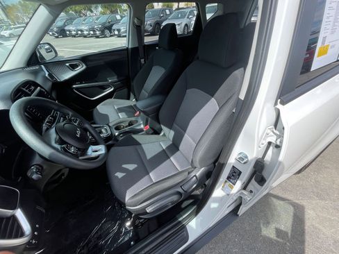 Used 2025 Kia Soul LX w/ LX Technology Package image 36