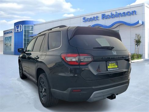 New 2025 Honda Pilot TrailSport image 3