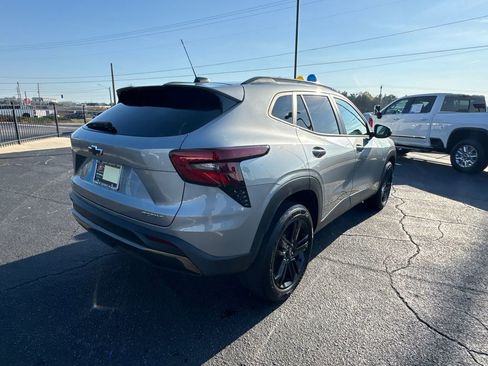 Used 2024 Chevrolet Trax ACTIV image 6