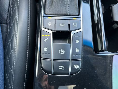 Used 2017 Kia Cadenza Limited image 30