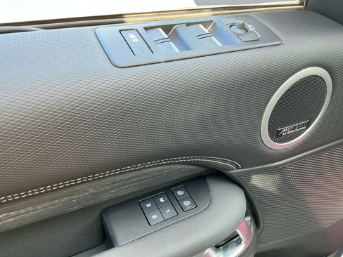 Used 2023 Land Rover Discovery S R-Dynamic image 10