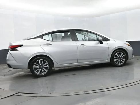 Used 2025 Nissan Versa SV FWD image 4