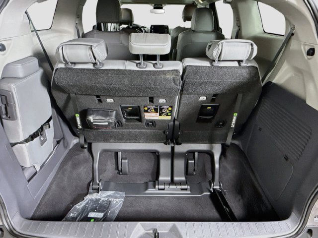 Certified 2024 Toyota Sienna XLE FWD image 28
