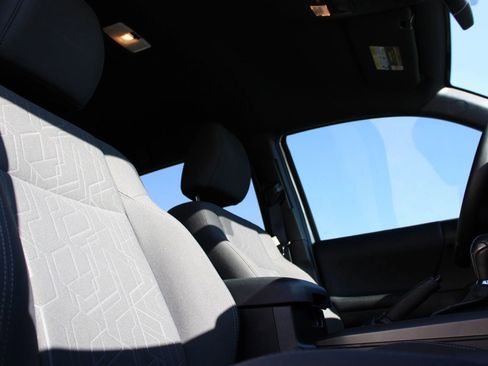 Used 2016 Toyota Tacoma TRD Off-Road image 14