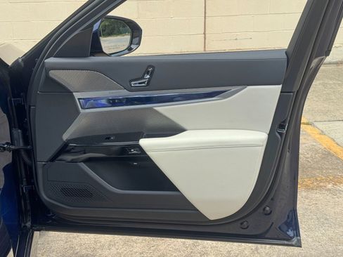 Used 2023 BMW i7 xDrive60 AWD/4WD image 60