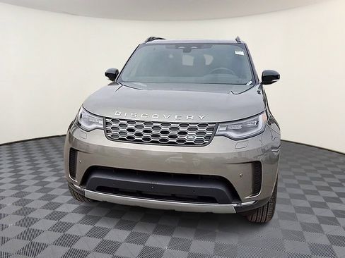 Certified 2025 Land Rover Discovery S image 3