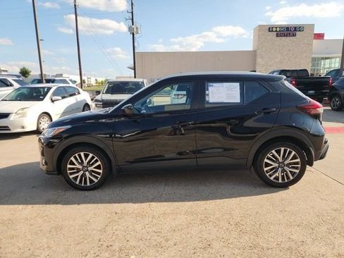 Used 2023 Nissan Kicks SV FWD image 4