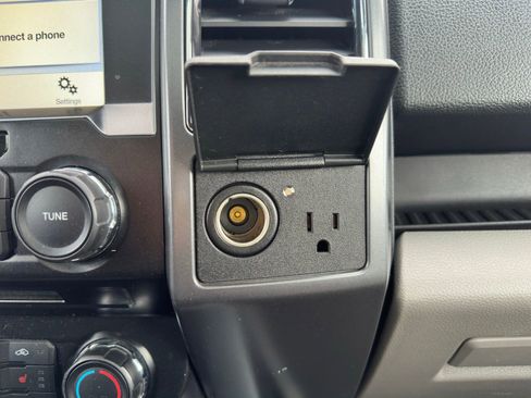Used 2018 Ford F150 XLT w/ Equipment Group 302A Luxury AWD/4WD image 16