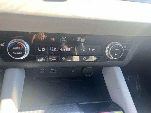 Used 2022 Mitsubishi Outlander SEL image 14