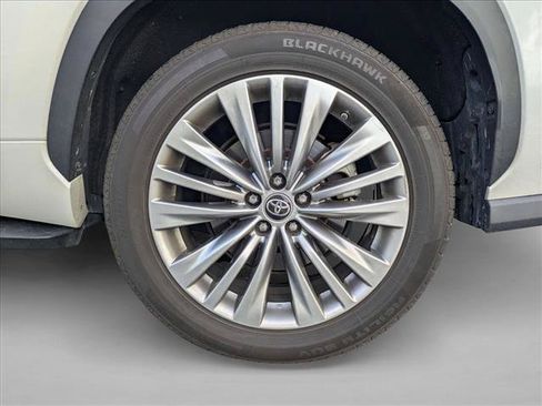 Used 2023 Toyota Highlander Platinum FWD image 13