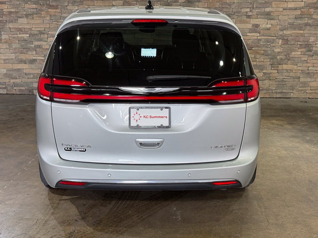 Used 2024 Chrysler Pacifica Limited AWD/4WD image 7