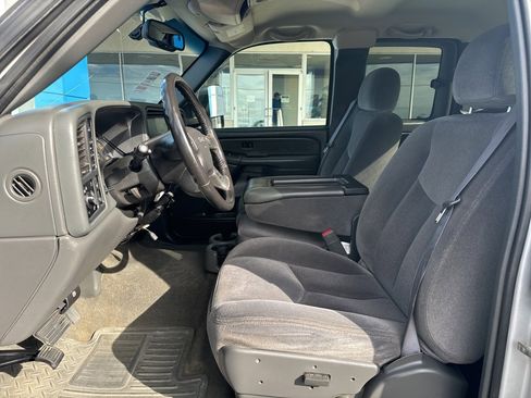 Used 2006 GMC Sierra 2500 SLE w/ Skid Plate Package image 10