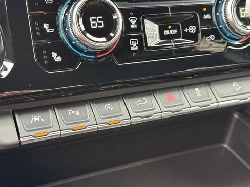 Used 2024 GMC Sierra 1500 AT4 w/ Technology Package image 25