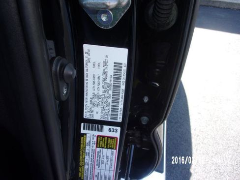 Used 2018 Toyota Tacoma TRD Sport AWD/4WD image 9