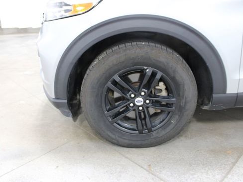 Used 2020 Ford Explorer XLT w/ Comfort Package RWD image 38