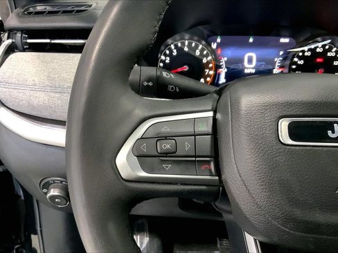 Used 2025 Jeep Compass Latitude AWD/4WD image 21