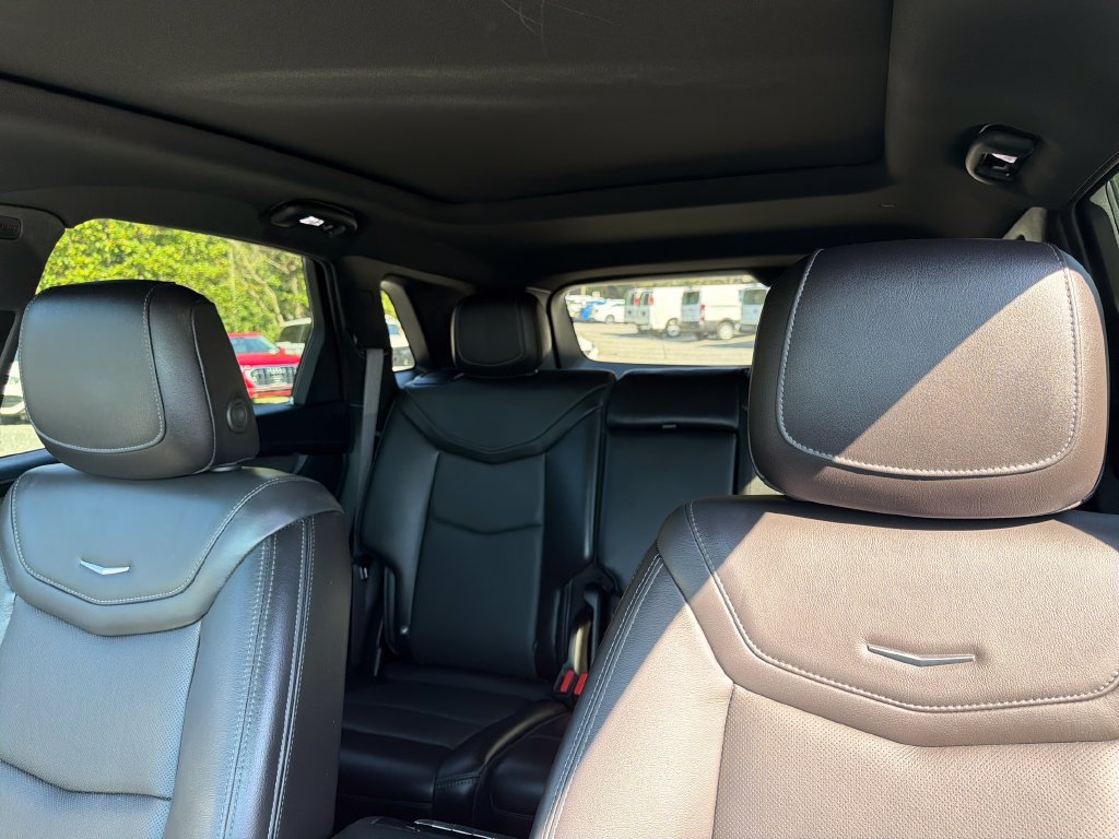 Used 2024 Cadillac XT5 Sportv w/ Technology Package AWD/4WD image 2